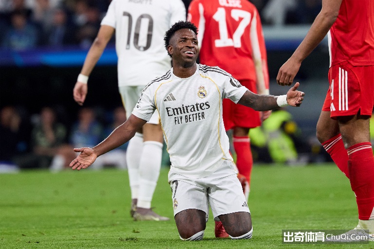 西甲榜首战,况激烈,巴萨十人阵,博鱼体育官网,博鱼体育app,博鱼体育APP下载