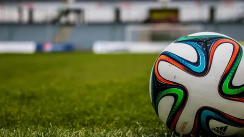 武汉马拉松邂逅樱花盛开季，体育融合消费新动力